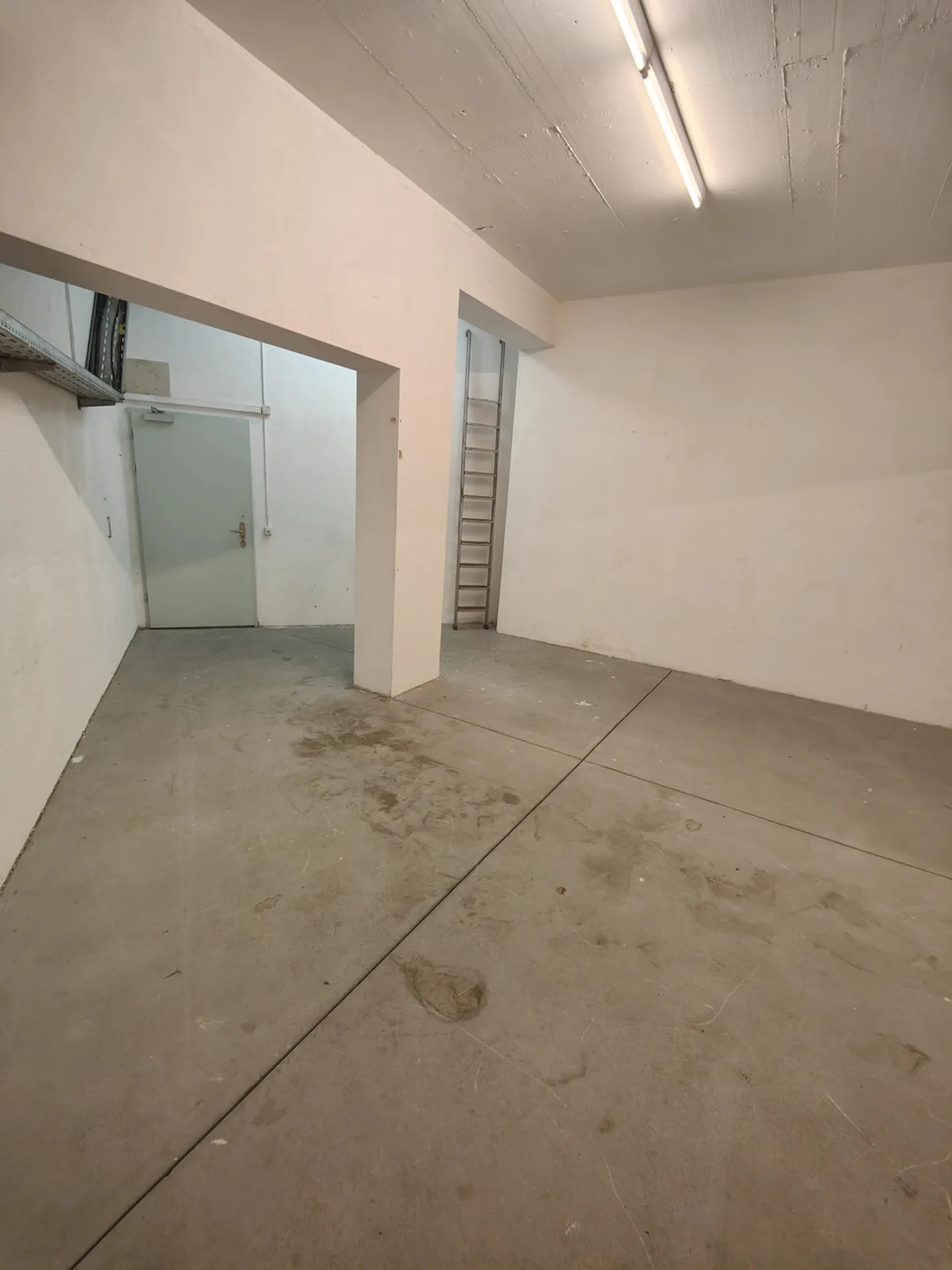 Rent storage space Basel - 53m2 near Basel SBB - Photo 6 of 10