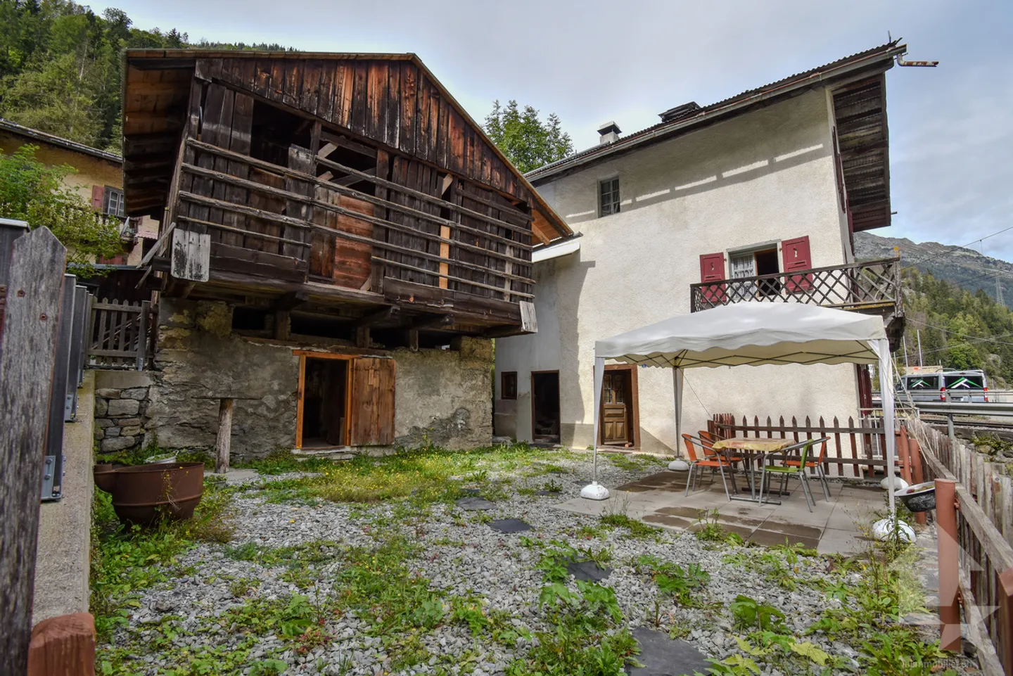 5-Zimmer-Haus mit angrenzendem Stall - Foto 3 von 21
