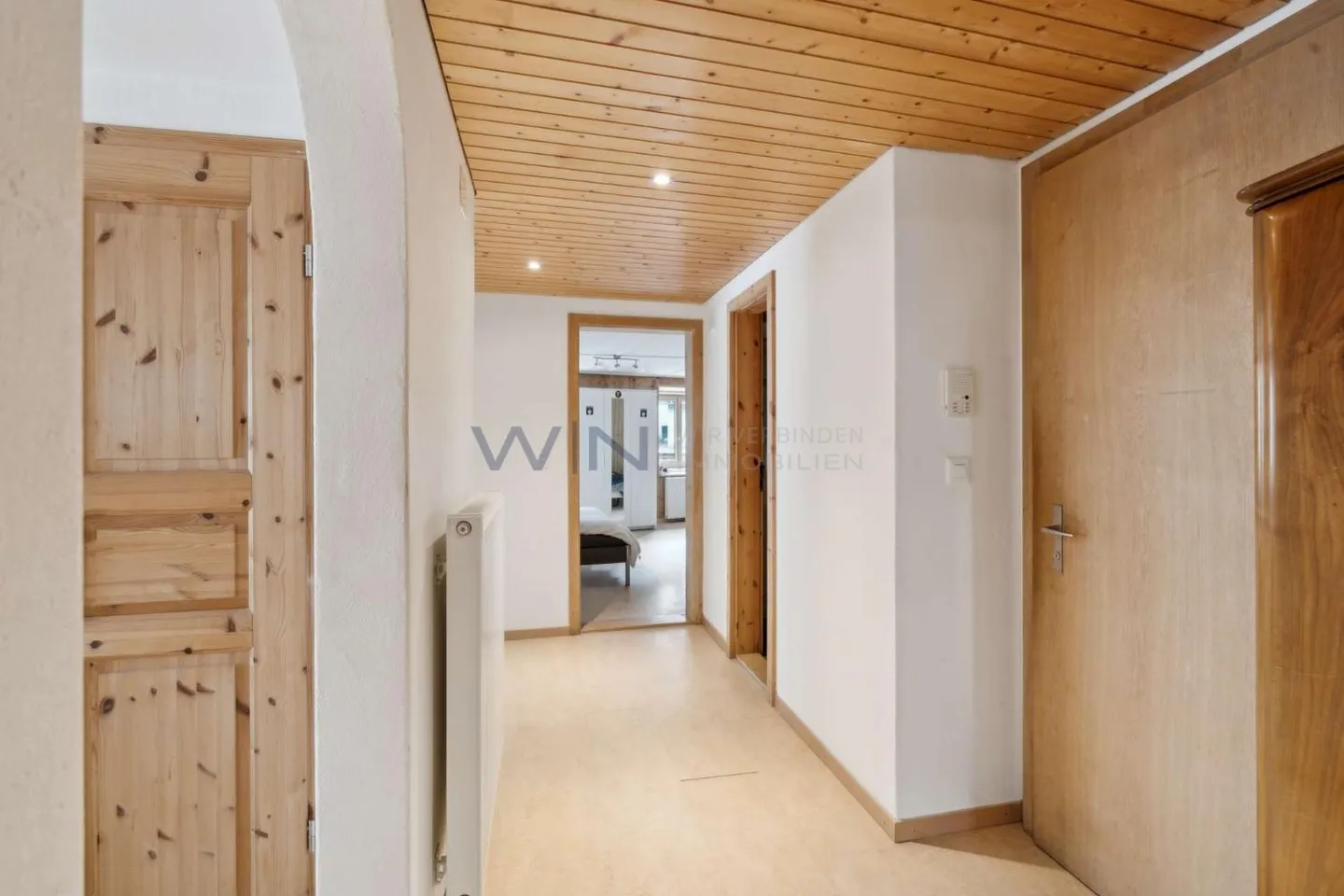 Residential building 8.5 rooms - Photo 5 of 11