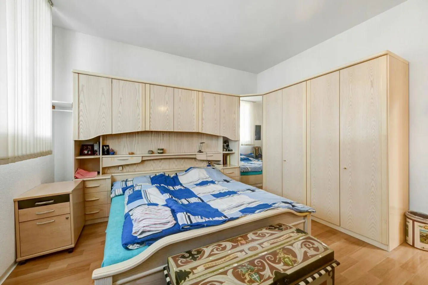 Imposing residential and commercial building with two large apartments and ... - Photo 25 of 30
