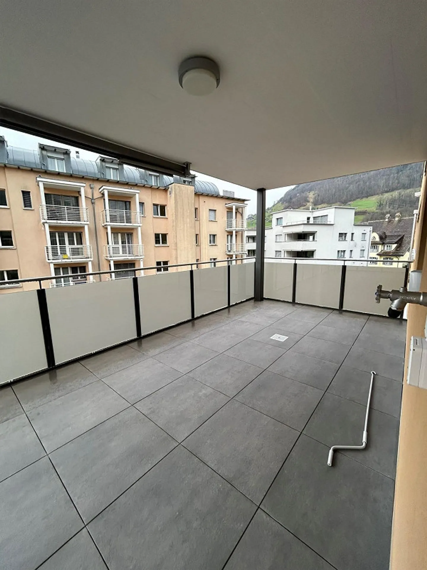 Moderne Wohnung mit Balkon - Foto 3 von 10