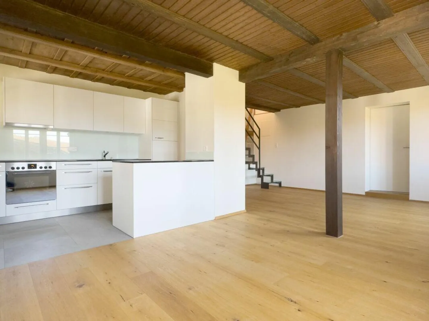 Nur 18 Minuten von Bern entfernt! Sonniges Riegelhaus mit grosser Terrasse und schönem Umschwung - Foto 14 von 30