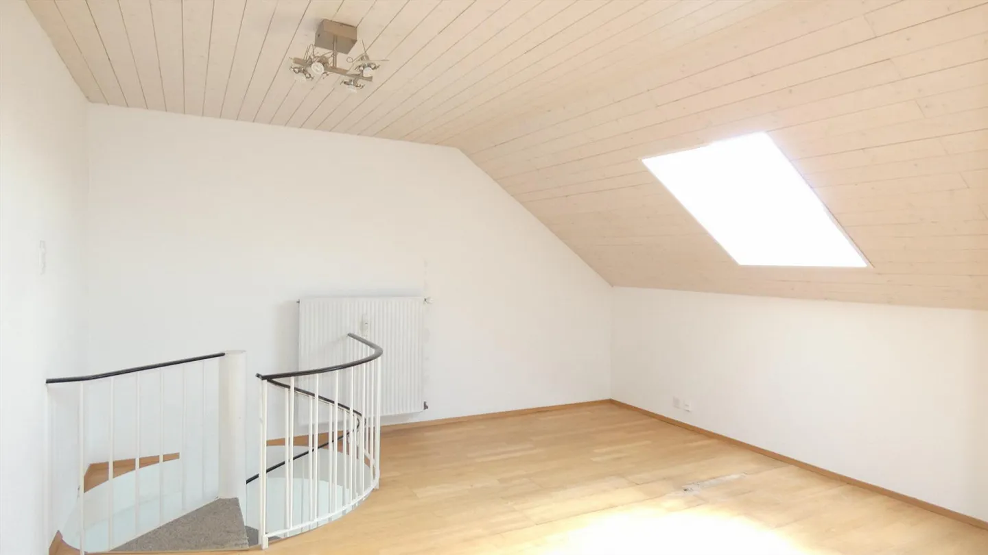 Charming 3-room apartment in Basel - Photo 2 of 9