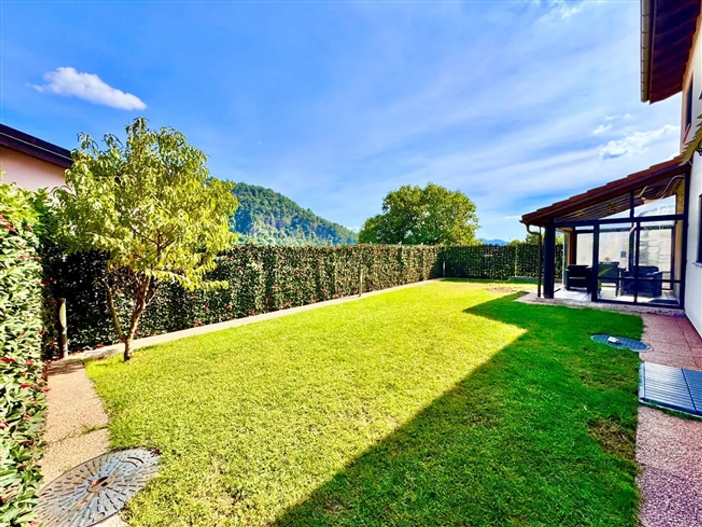 SINGLE FAMILY HOUSE 6.5 ROOMS - COVERED VERANDA - 4 PARKING SPACES - Photo 1 of 20