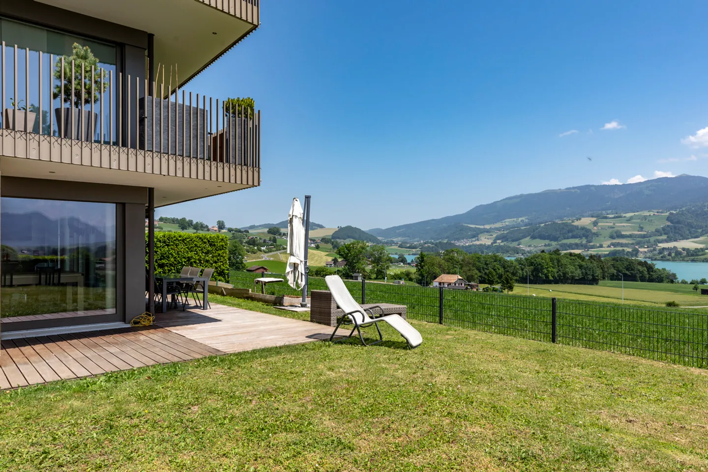 Magnifico appartamento di 5.5 locali - vista panoramica sul lago e giardino di 420 m - Foto 1 di 10