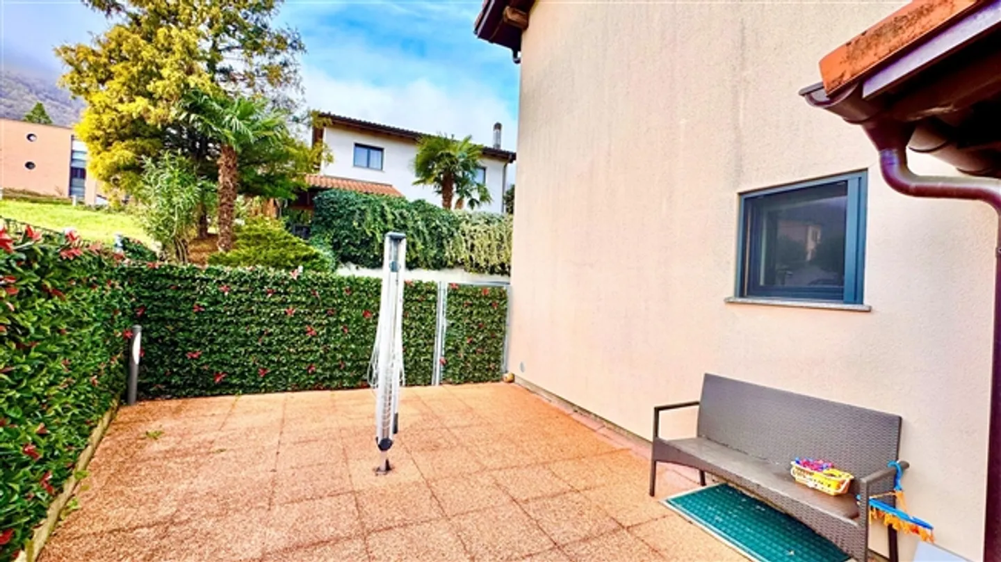 SINGLE FAMILY HOUSE 6.5 ROOMS - COVERED VERANDA - 4 PARKING SPACES - Photo 6 of 20