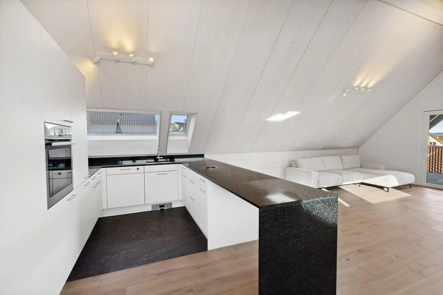 Charming apartment with balcony is looking for you! - Photo 2 of 7