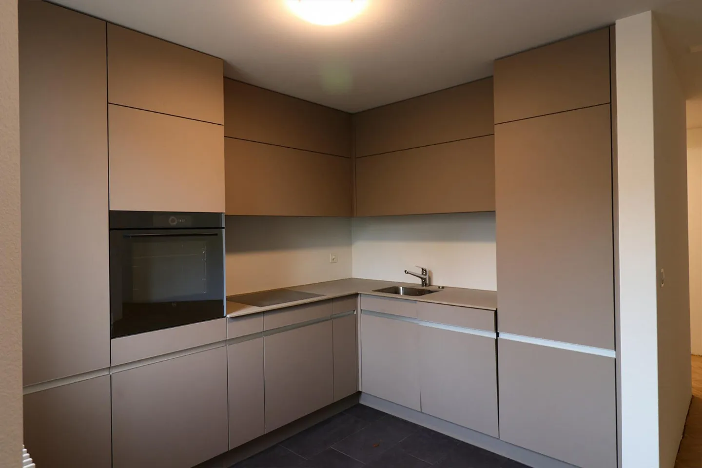 newly renovated 4.5-room apartment - Photo 1 of 8