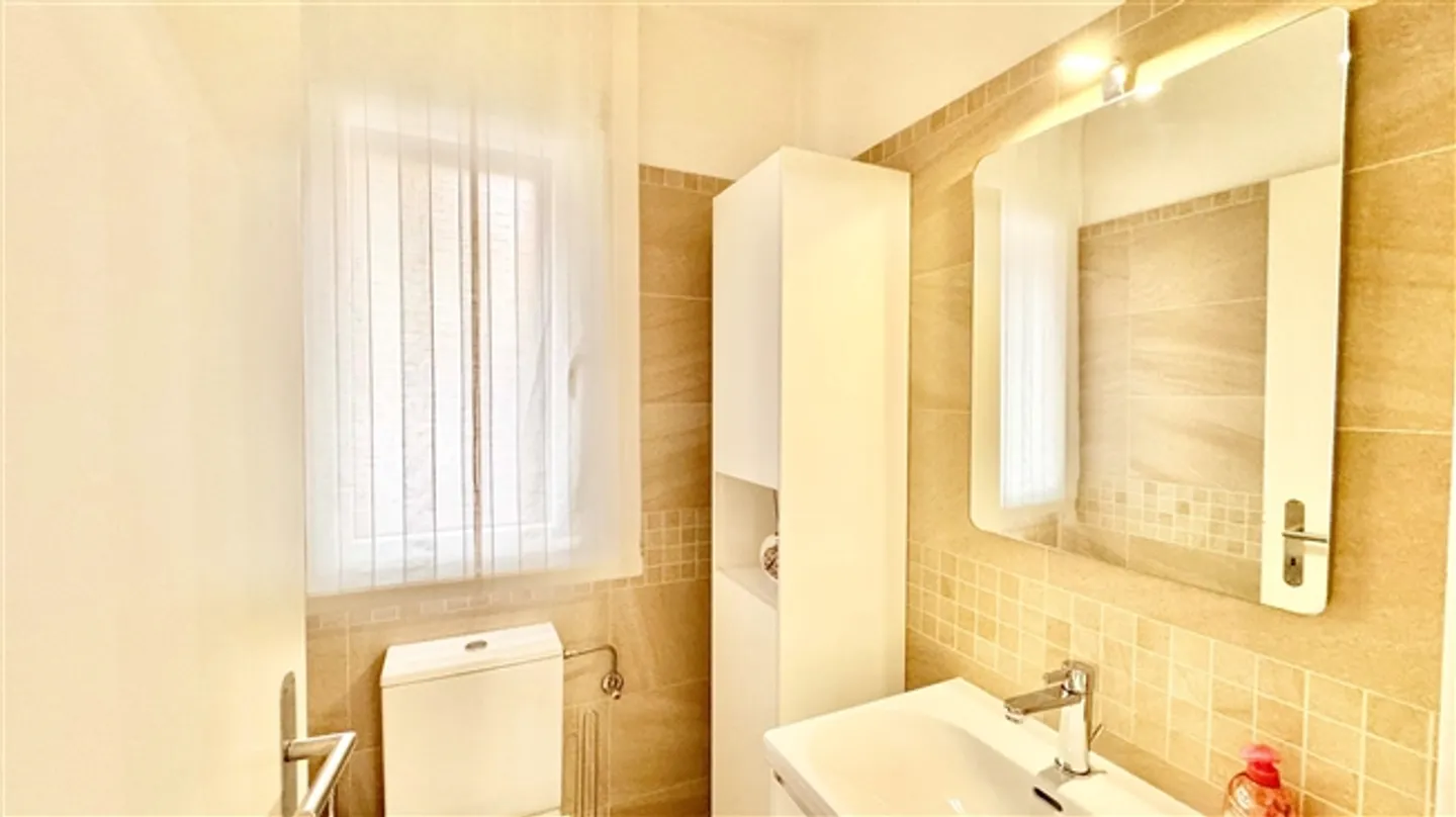 SINGLE FAMILY HOUSE 6.5 ROOMS - COVERED VERANDA - 4 PARKING SPACES - Photo 12 of 20