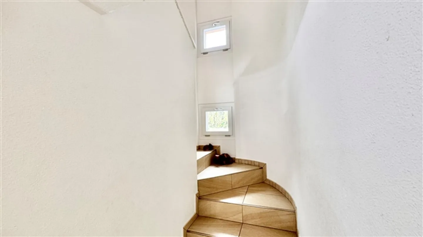 SINGLE FAMILY HOUSE 6.5 ROOMS - COVERED VERANDA - 4 PARKING SPACES - Photo 13 of 20