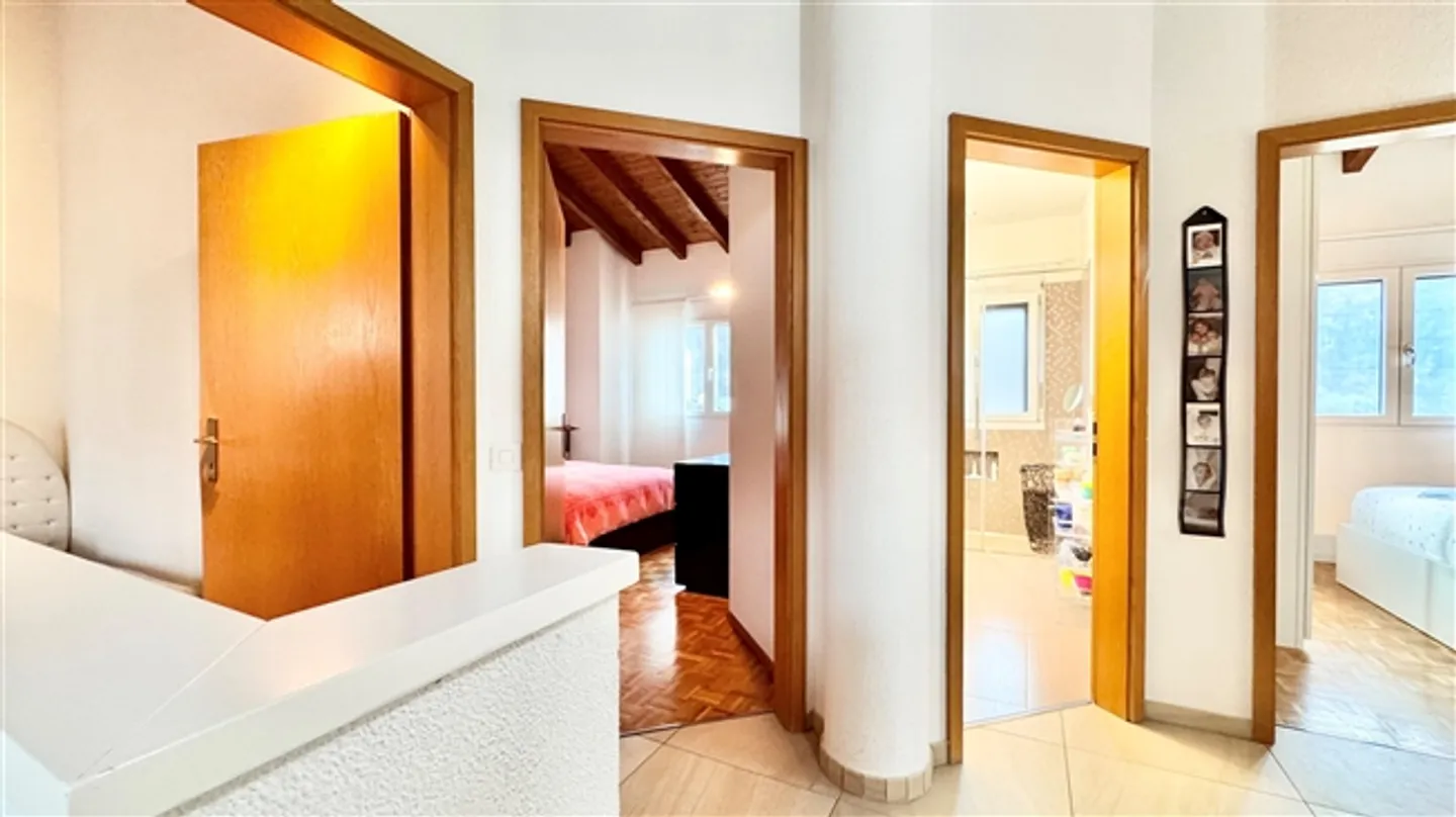 SINGLE FAMILY HOUSE 6.5 ROOMS - COVERED VERANDA - 4 PARKING SPACES - Photo 14 of 20