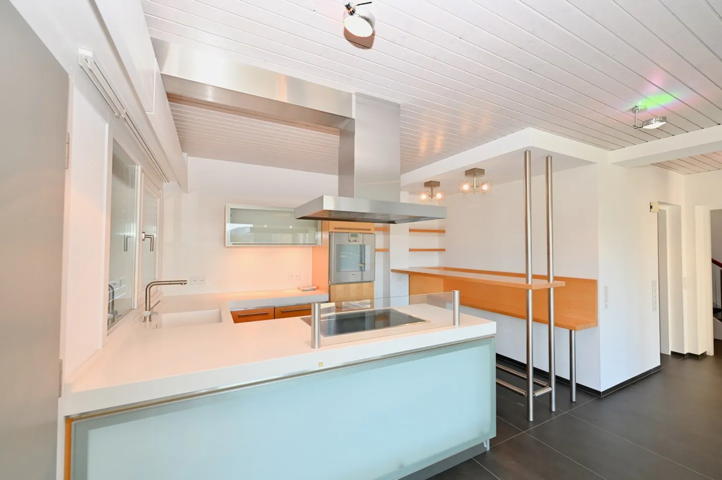 Modern Villa in Carabbia - Photo 22 of 26