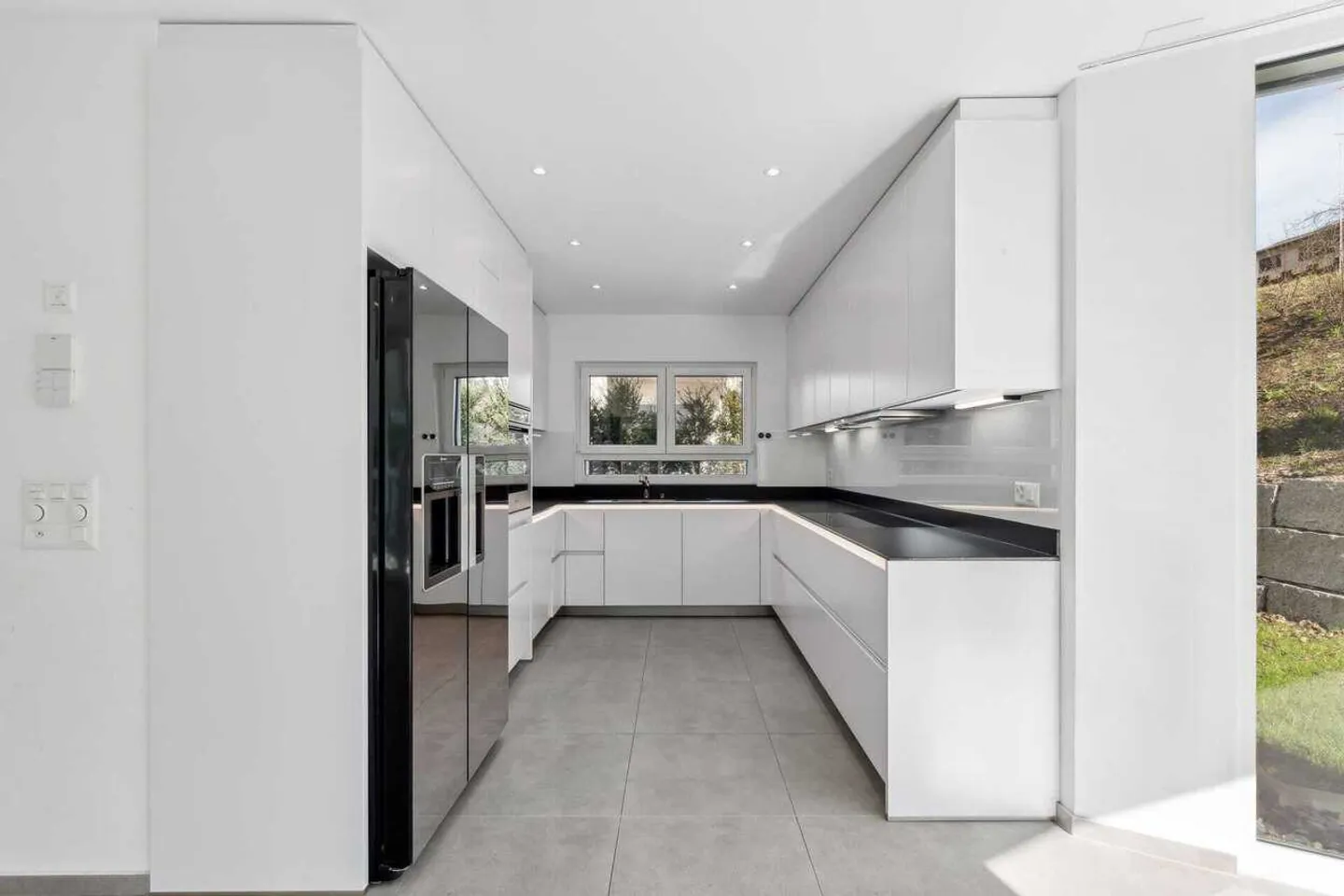 Vie élégante : maison jumelée de 5,5 pièces avec véranda - Photo 4 sur 13