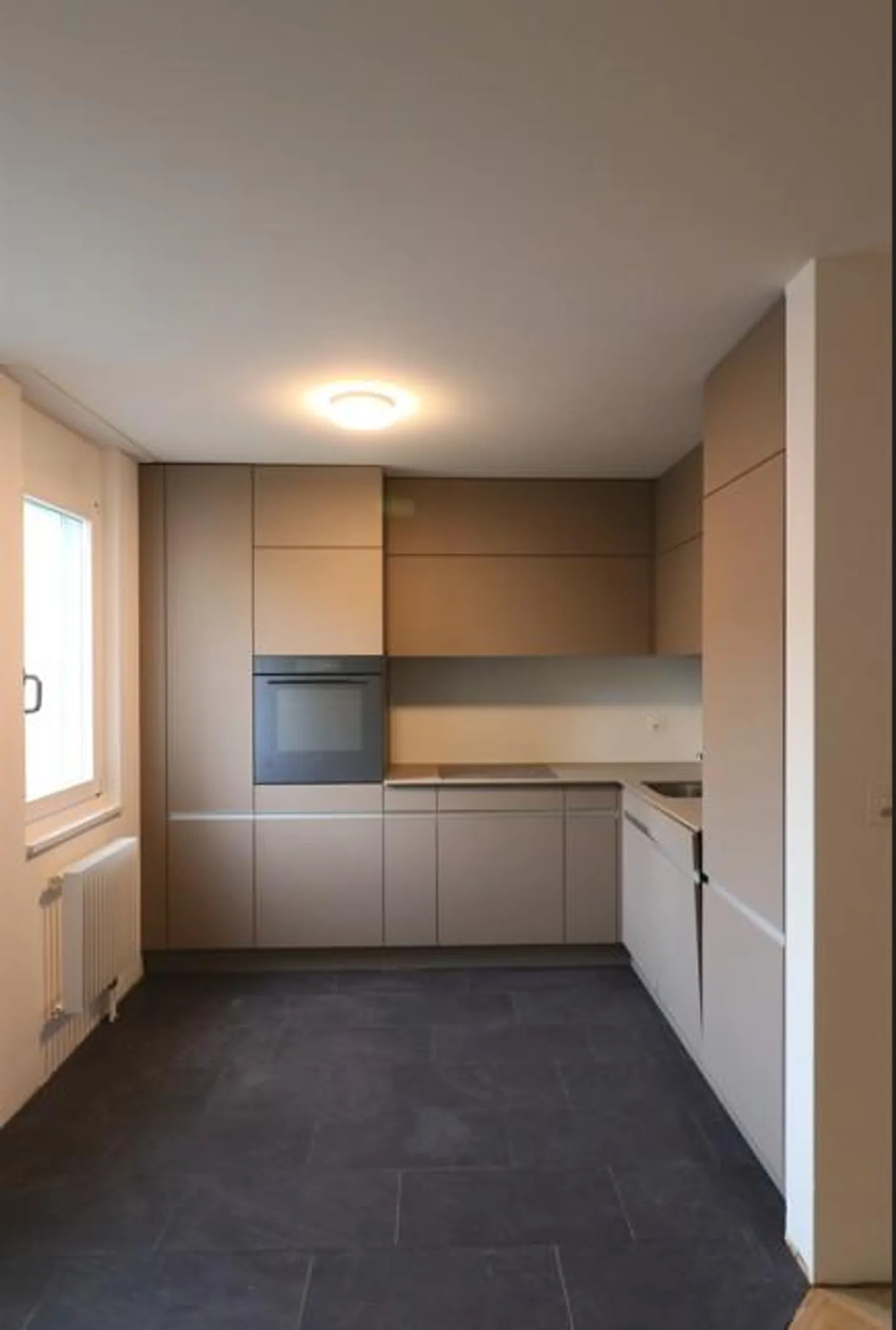 newly renovated 4.5-room apartment - Photo 2 of 8