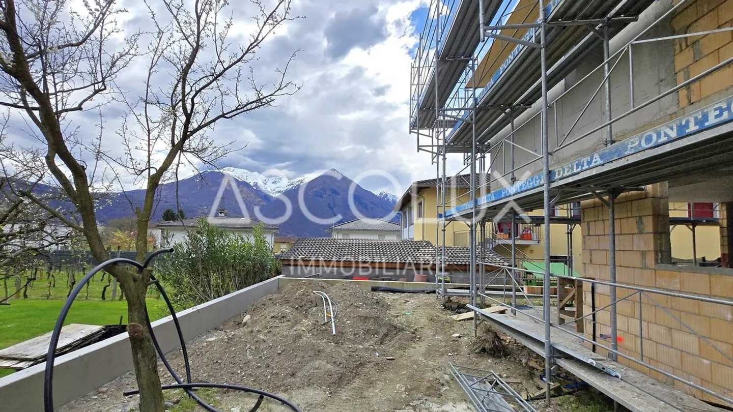 Row house for sale - Photo 8 of 13