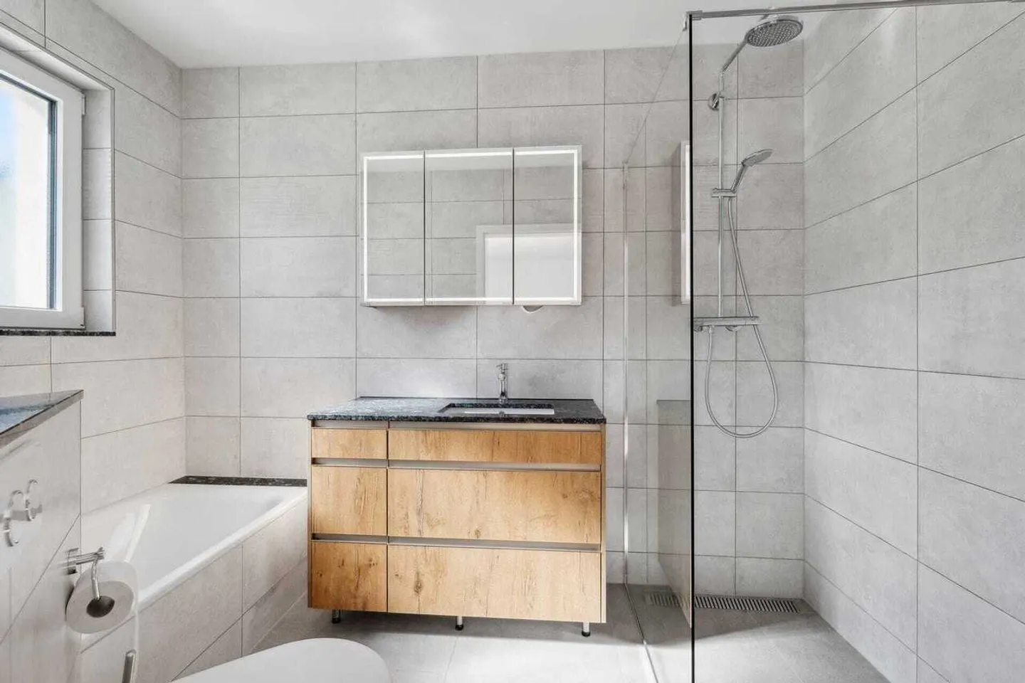 Vie élégante : maison jumelée de 5,5 pièces avec véranda - Photo 7 sur 13