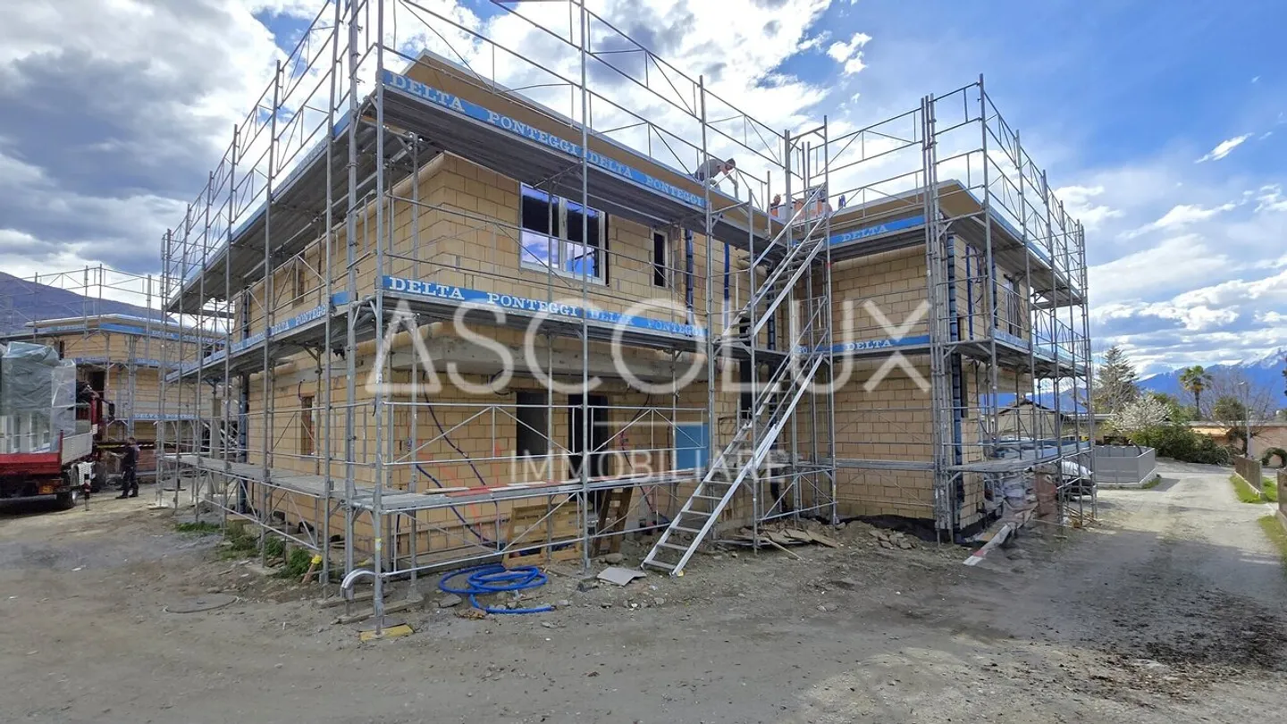 Row house for sale - Photo 3 of 13