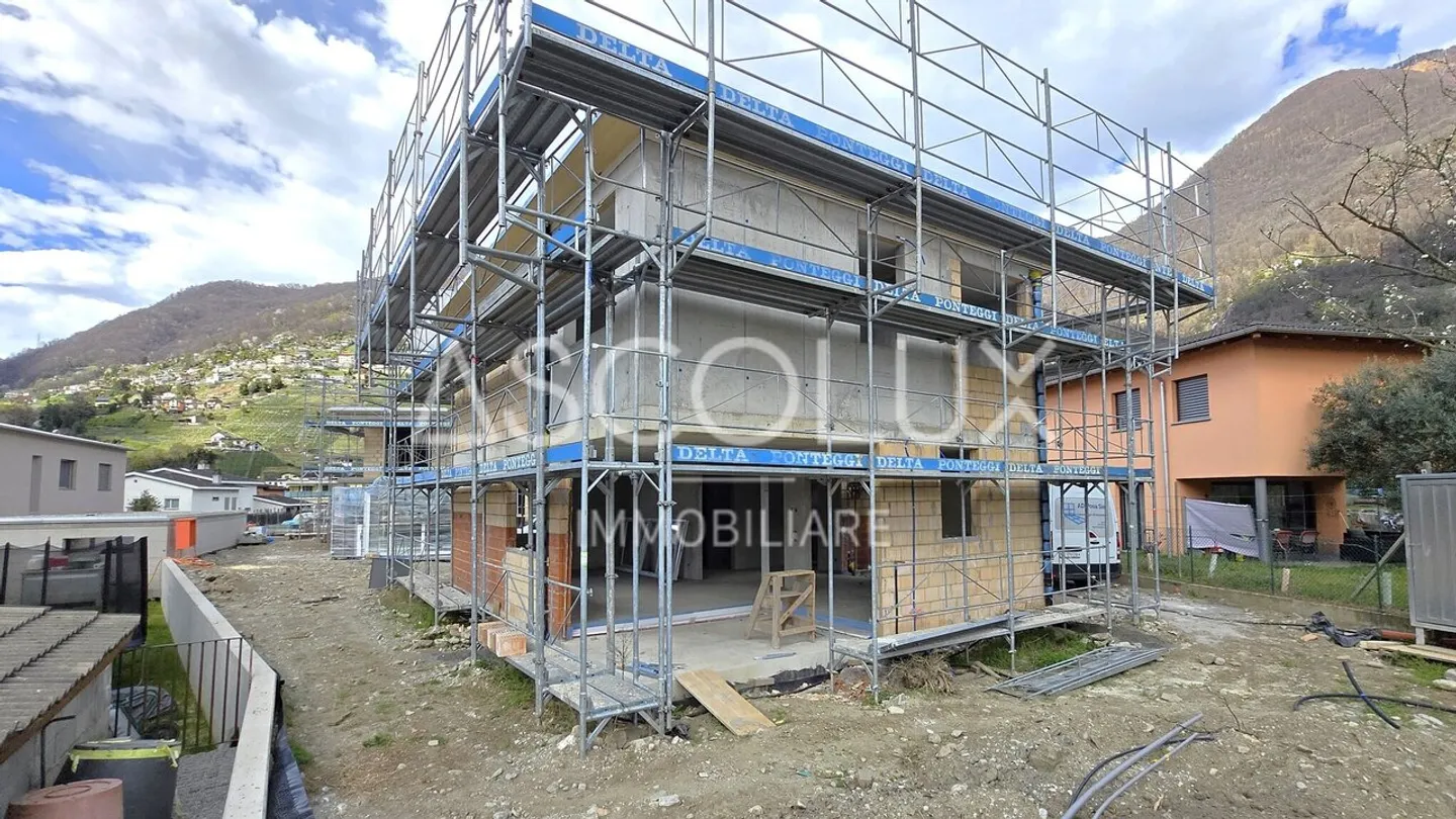 Row house for sale - Photo 5 of 13