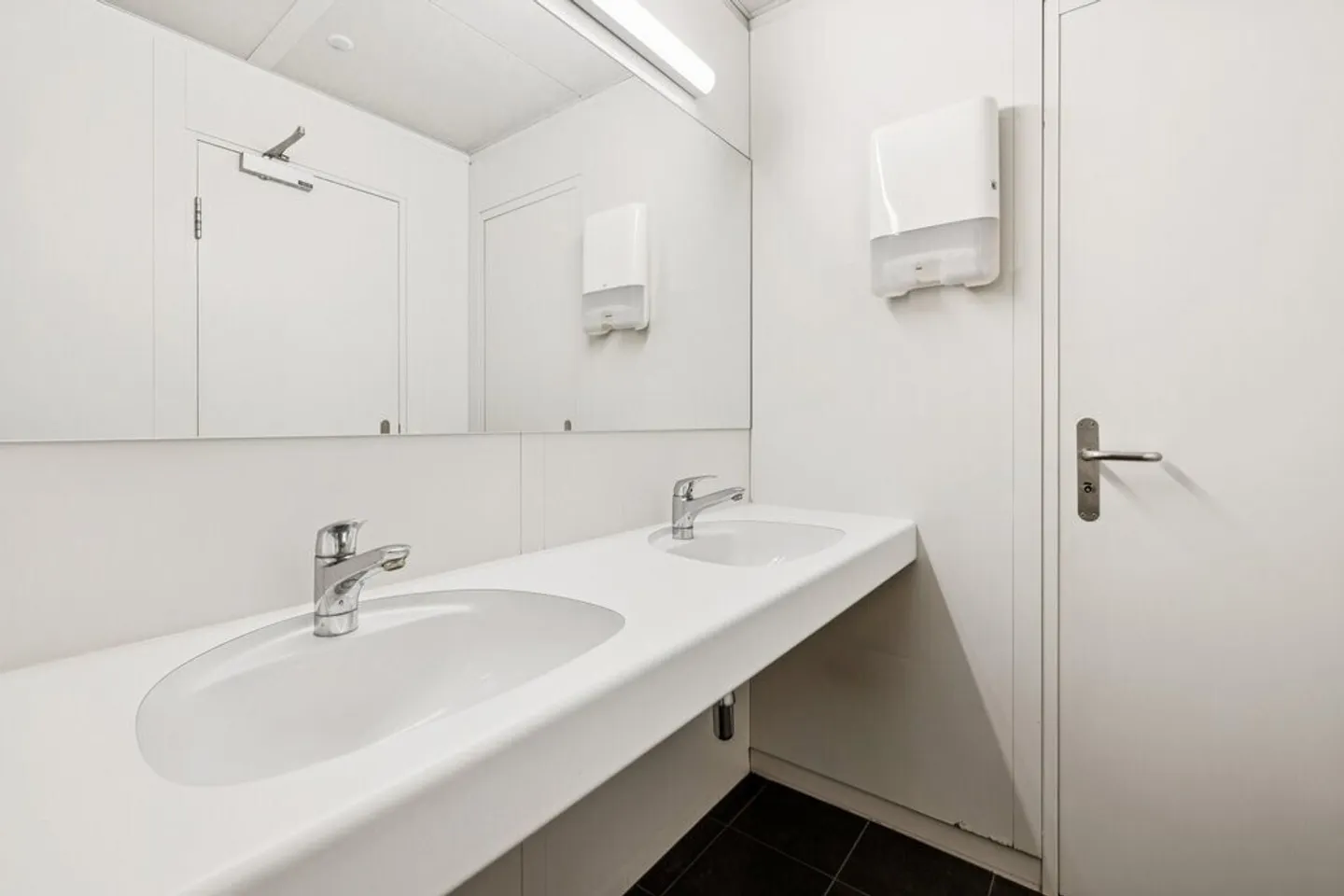 Renovated office space of 730 m2 on the 4th floor - Photo 7 of 10