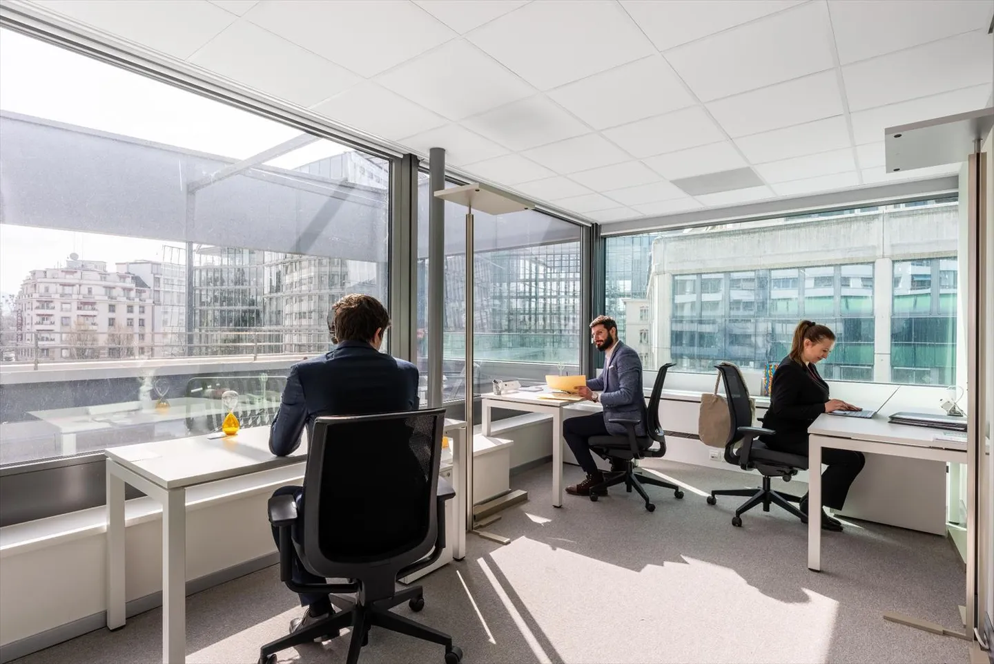 Bellissimi uffici su misura per 3 persone presso Spaces Nations - Foto 1 di 16