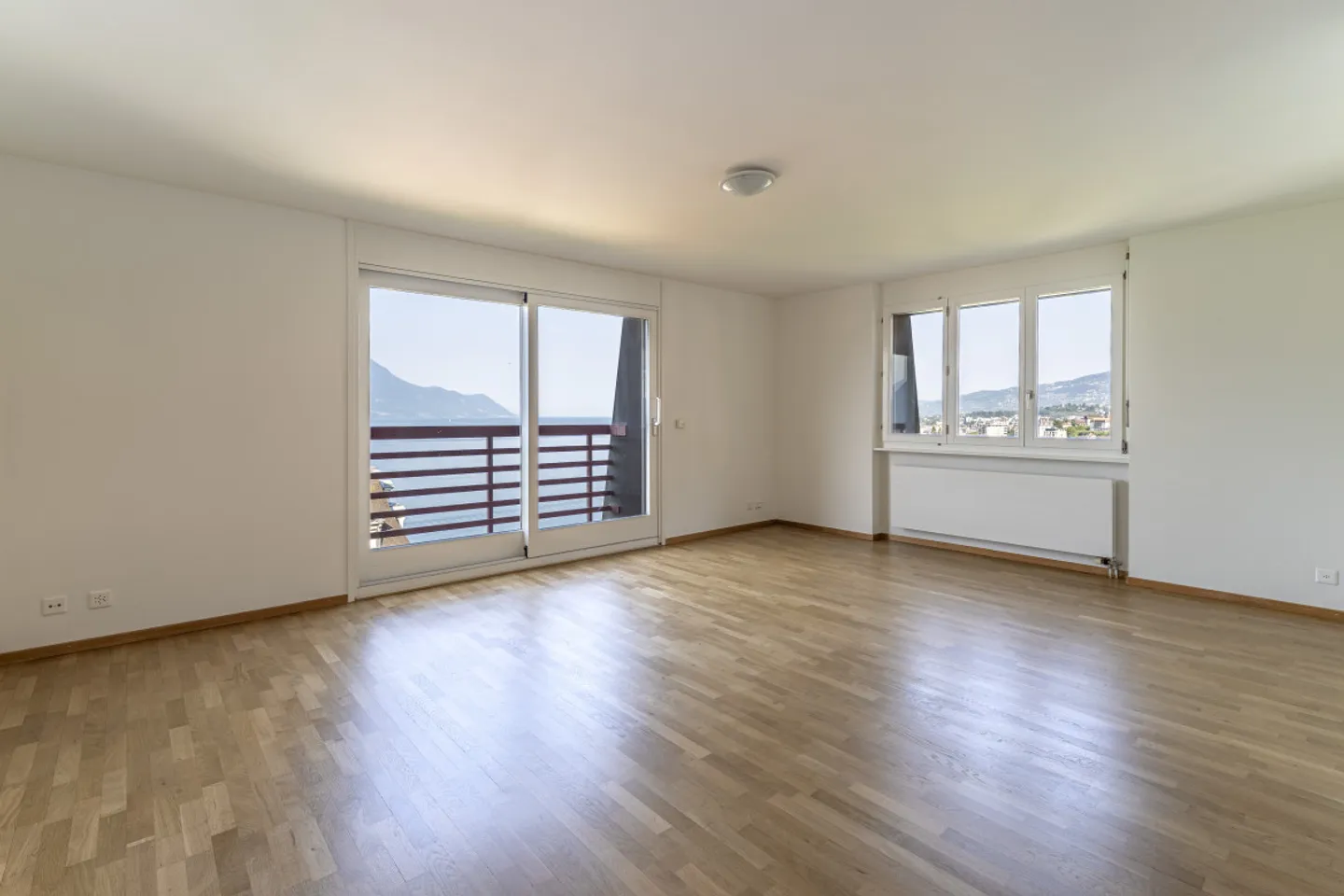 Appartement Éblouissant avec Vue sur le Lac - Photo 2 sur 5