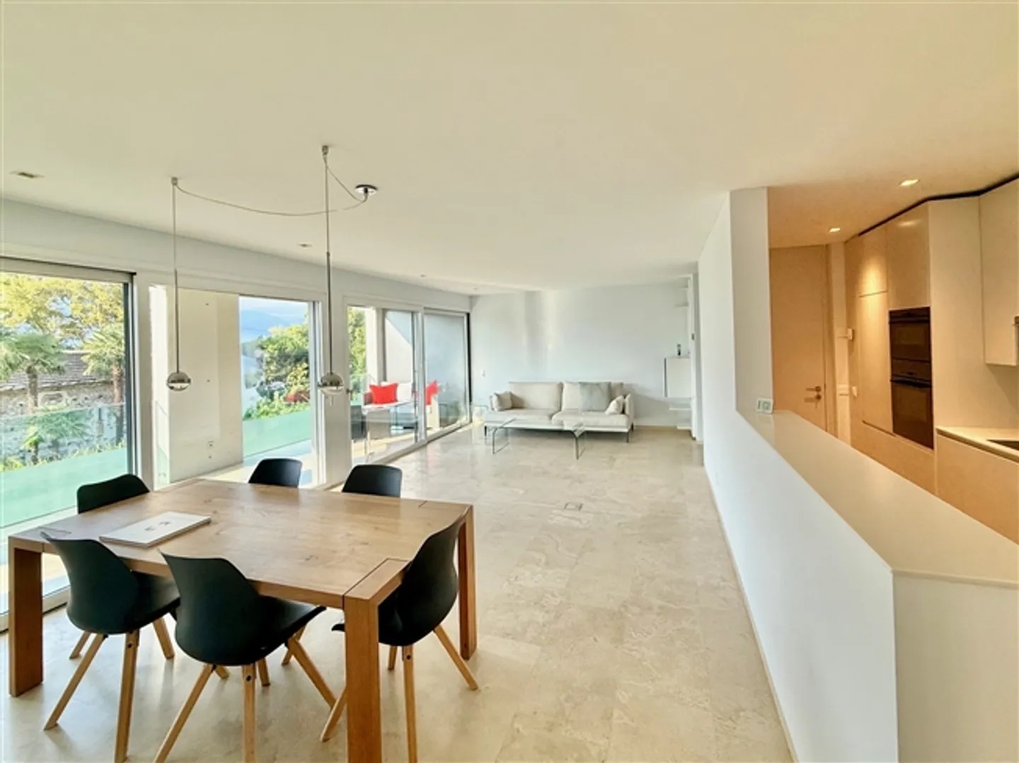 «LUXURIÖSE WOHNUNG MIT TEILWEISEM SEEBLICK – ZWEITWOHNUNG» - Foto 1 von 16