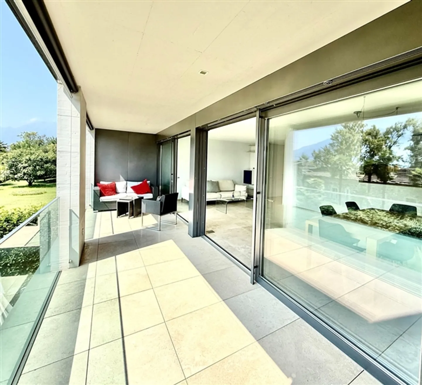 «LUXURIÖSE WOHNUNG MIT TEILWEISEM SEEBLICK – ZWEITWOHNUNG» - Foto 3 von 16