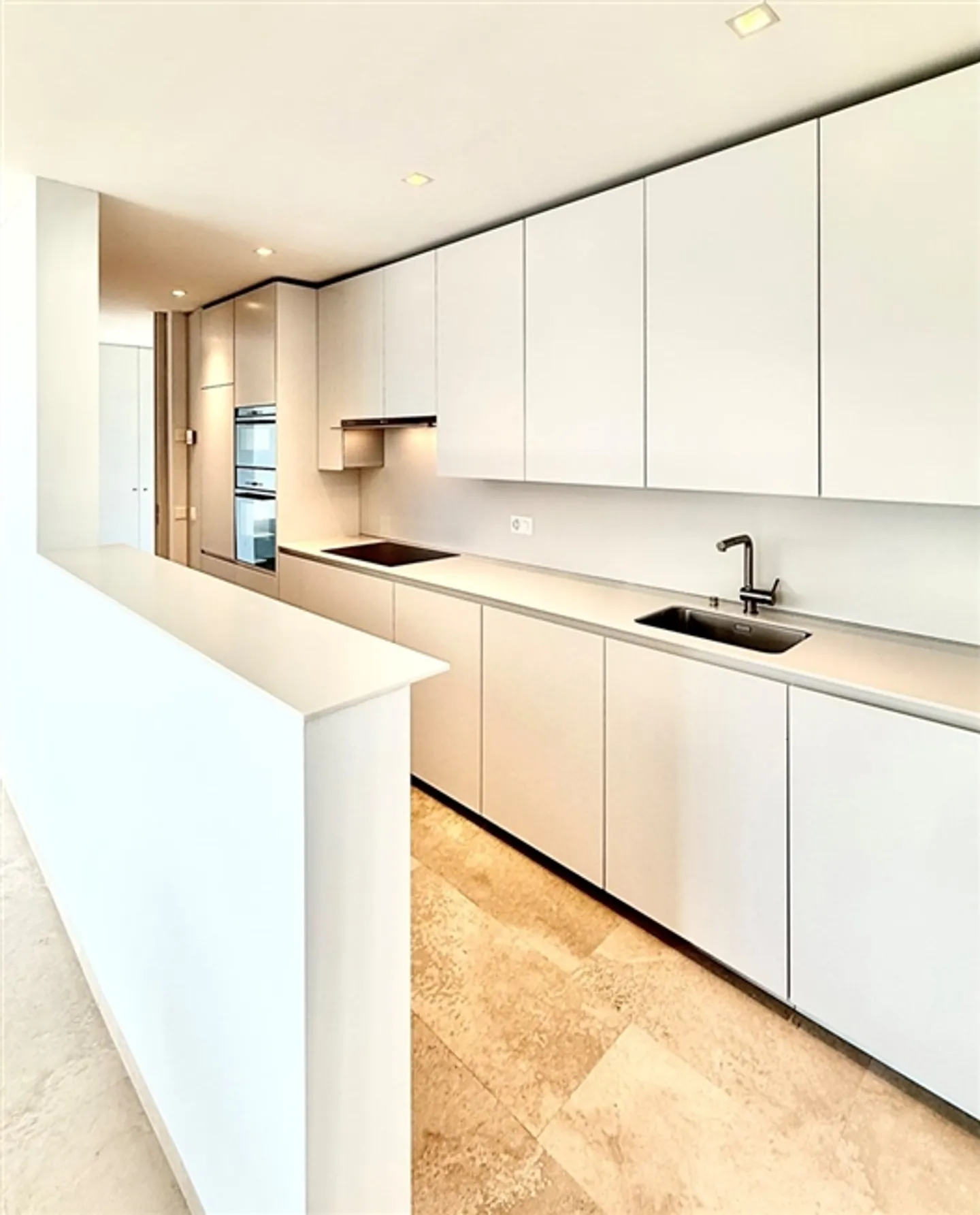 «LUXURIÖSE WOHNUNG MIT TEILWEISEM SEEBLICK – ZWEITWOHNUNG» - Foto 6 von 16