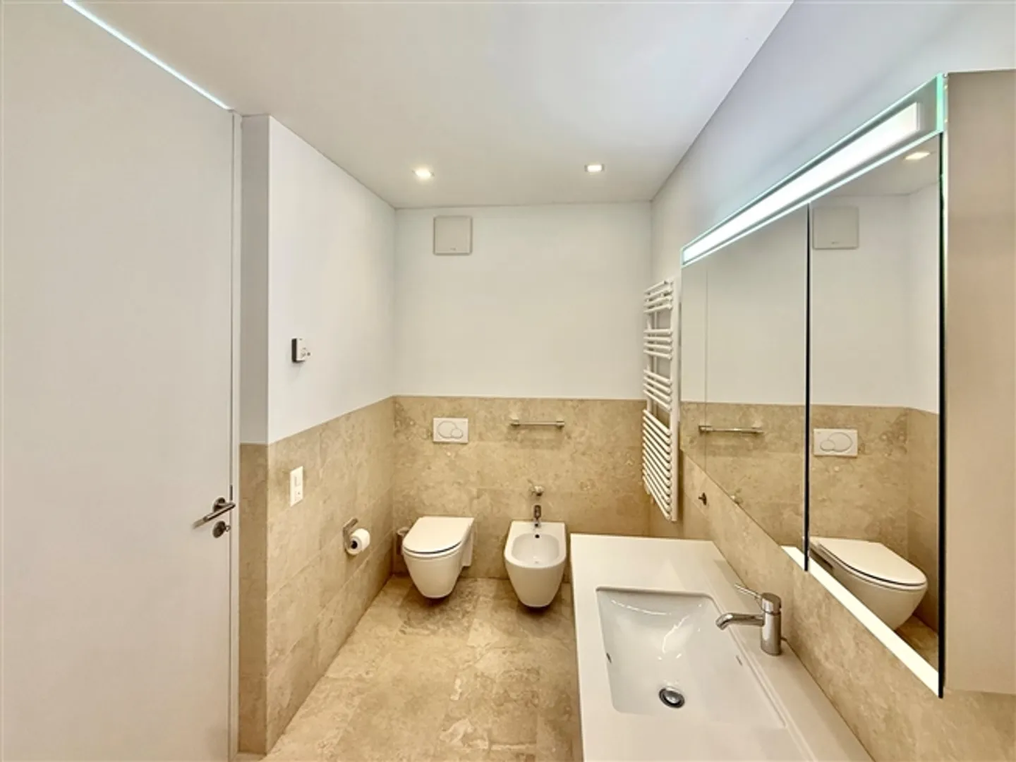 «LUXURIÖSE WOHNUNG MIT TEILWEISEM SEEBLICK – ZWEITWOHNUNG» - Foto 10 von 16