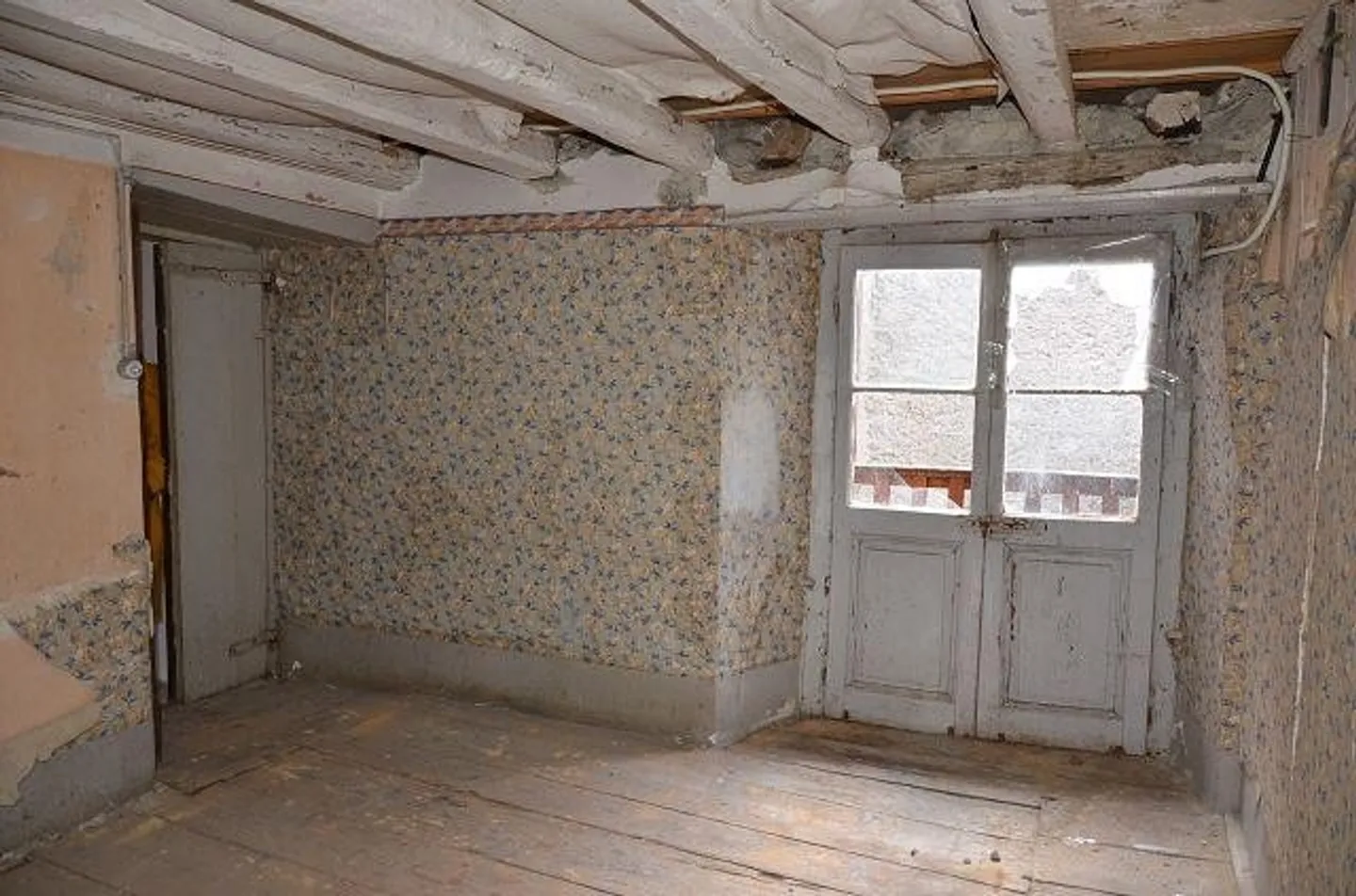 «Casa grande con terrazza e annesso da ristrutturare in una posizione molto soleggiata e tranquilla con bella vista» - Foto 15 di 25