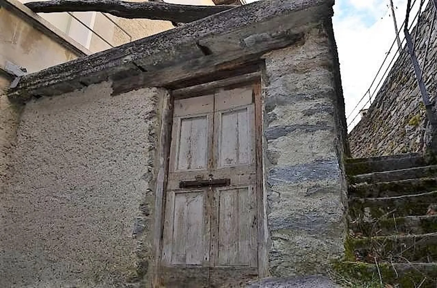 «Casa grande con terrazza e annesso da ristrutturare in una posizione molto soleggiata e tranquilla con bella vista» - Foto 19 di 25