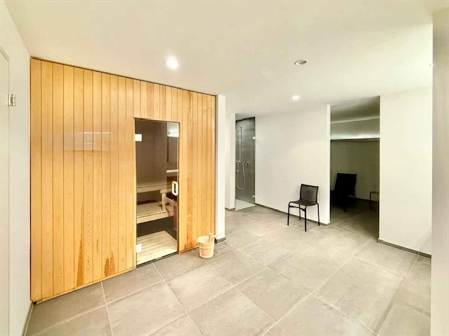 «LUXURIÖSE WOHNUNG MIT TEILWEISEM SEEBLICK – ZWEITWOHNUNG» - Foto 15 von 16