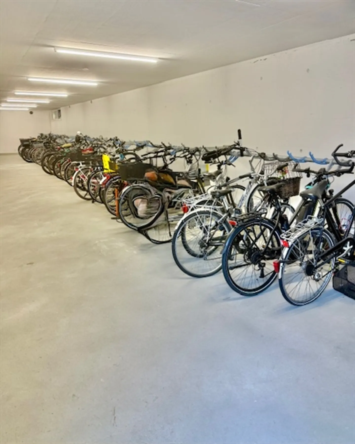 «LUXURIÖSE WOHNUNG MIT TEILWEISEM SEEBLICK – ZWEITWOHNUNG» - Foto 16 von 16