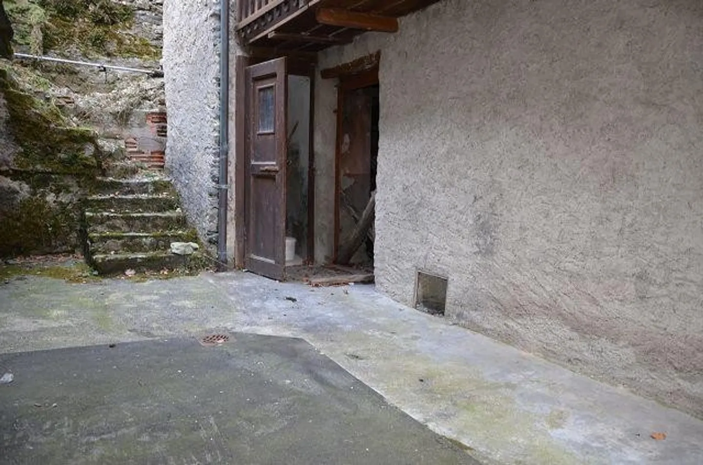 «Casa grande con terrazza e annesso da ristrutturare in una posizione molto soleggiata e tranquilla con bella vista» - Foto 20 di 25