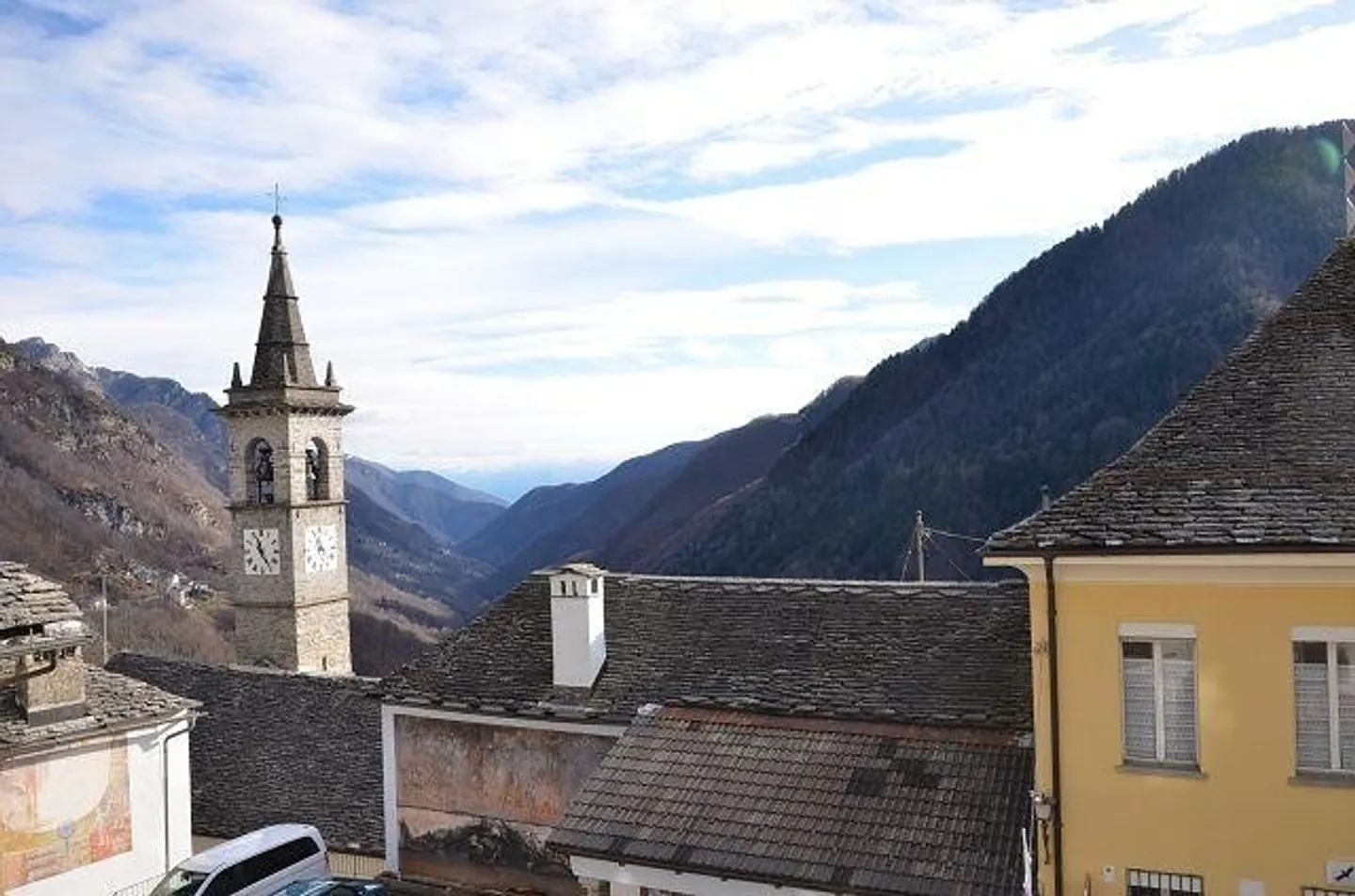 «Casa grande con terrazza e annesso da ristrutturare in una posizione molto soleggiata e tranquilla con bella vista» - Foto 21 di 25