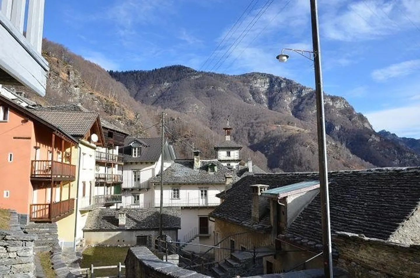 «Casa grande con terrazza e annesso da ristrutturare in una posizione molto soleggiata e tranquilla con bella vista» - Foto 22 di 25