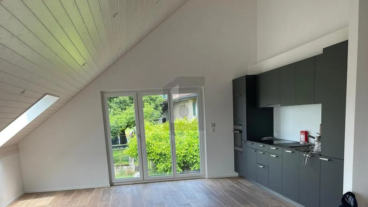 WARM AND BRIGHT ATTIC APARTMENT - Photo 2 of 5