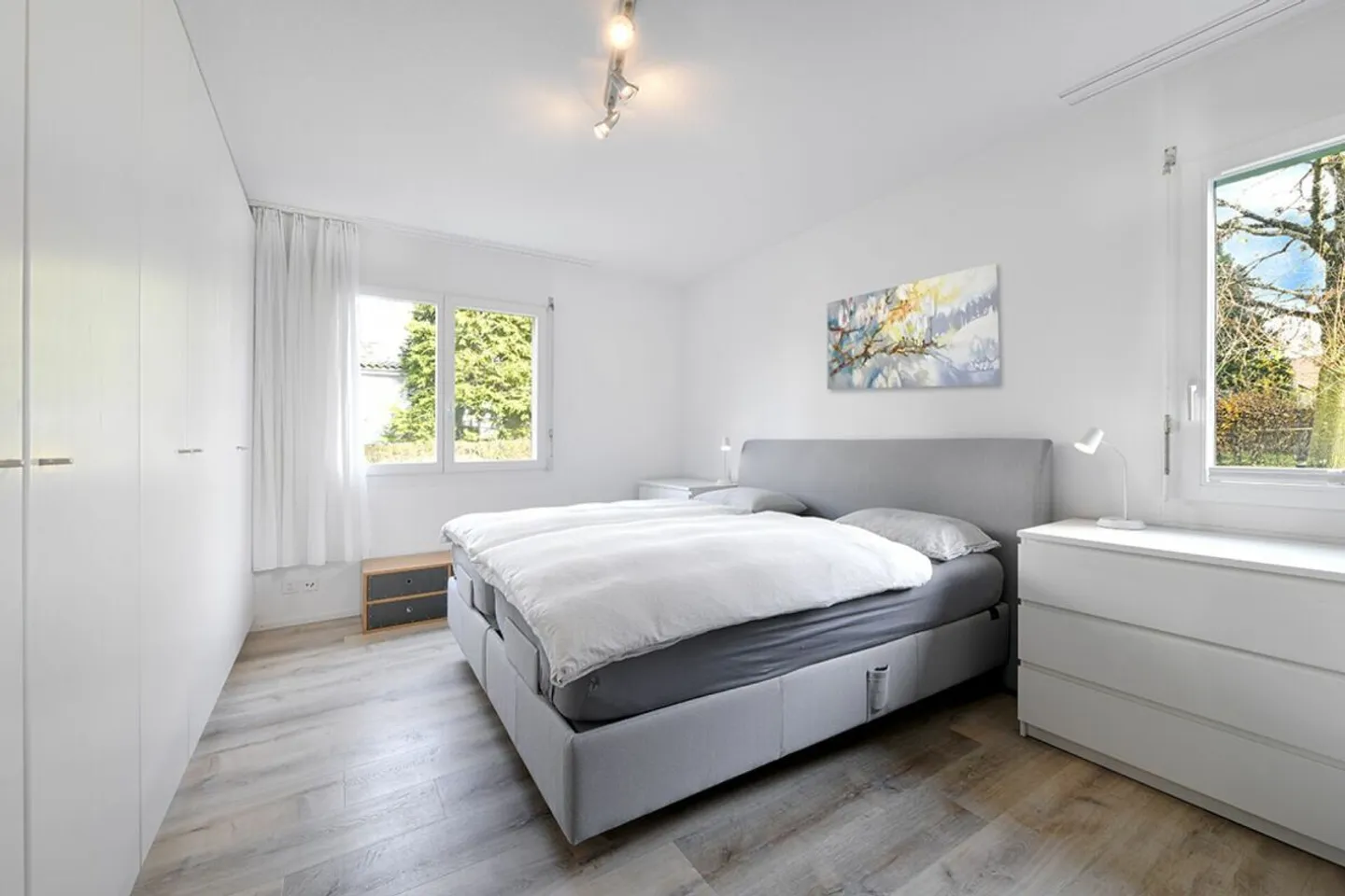 Appartamento giardino 4,5 locali con sala hobby e 2 posti auto nel garage sotterraneo - Foto 5 di 11