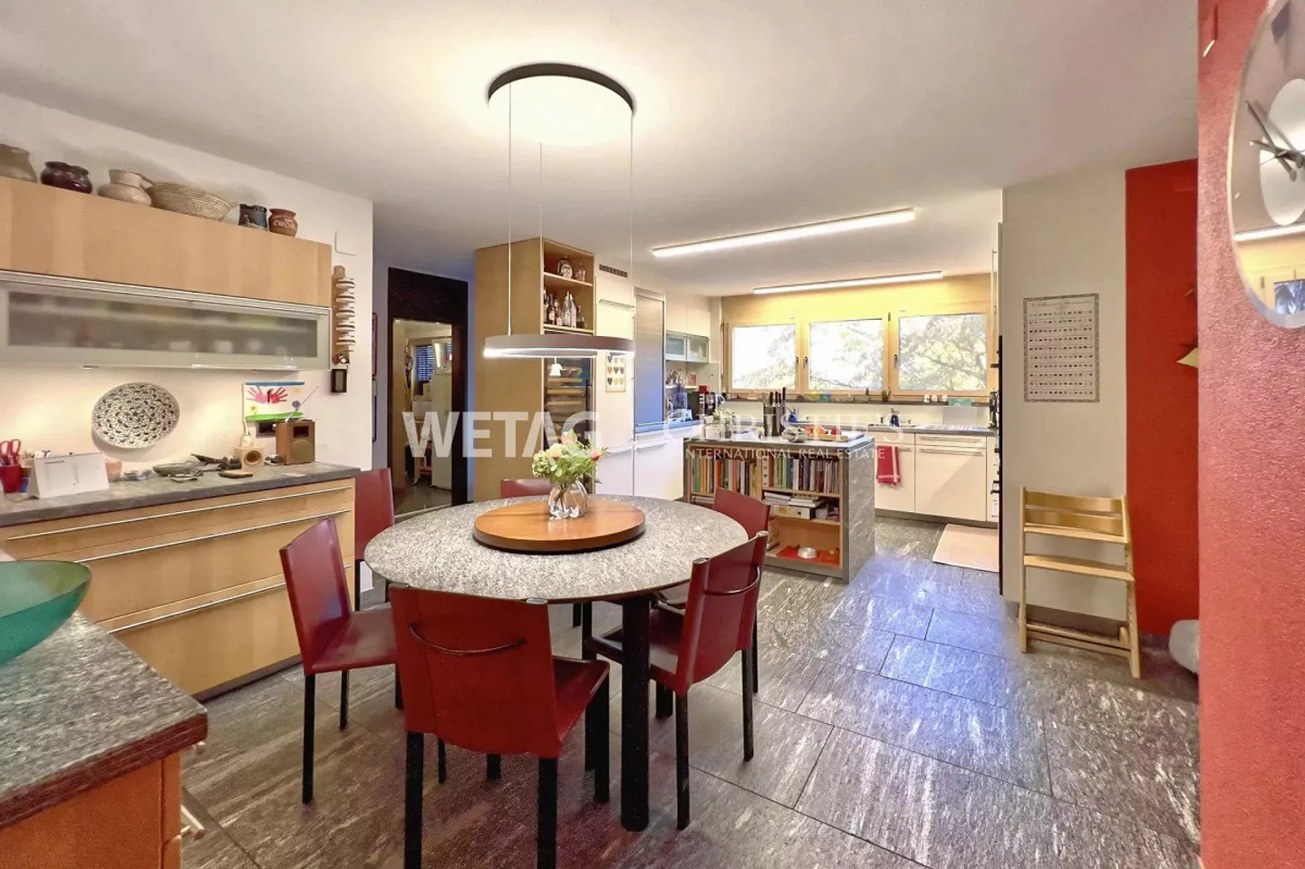 Villa prestigiosa circondata da verde lussureggiante con un ampio giardino... - Foto 5 di 13