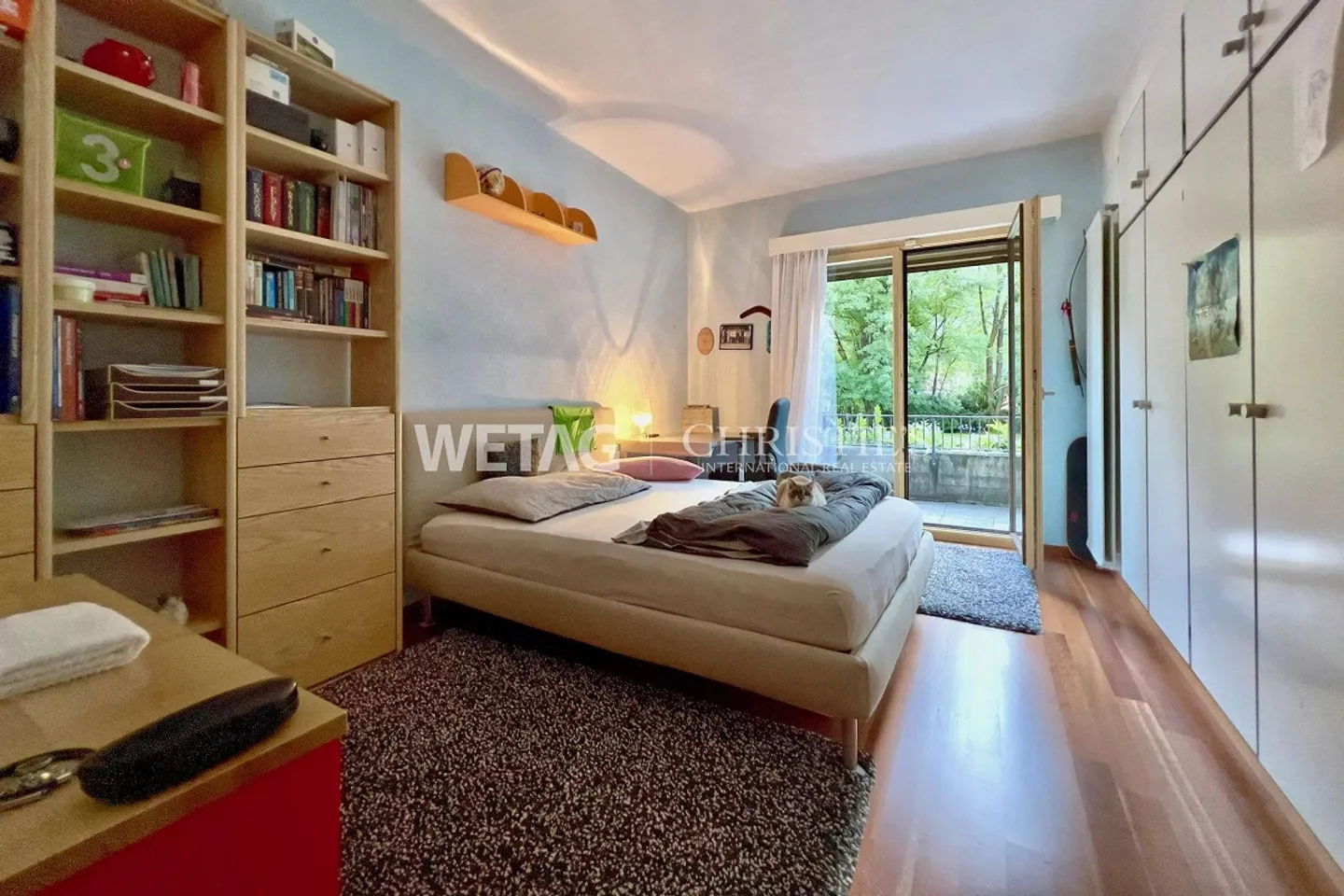 Villa prestigiosa circondata da verde lussureggiante con un ampio giardino... - Foto 7 di 13