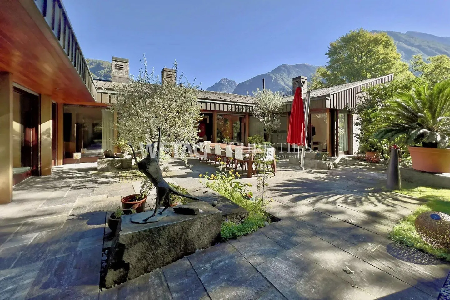 Villa prestigiosa circondata da verde lussureggiante con un ampio giardino... - Foto 13 di 13