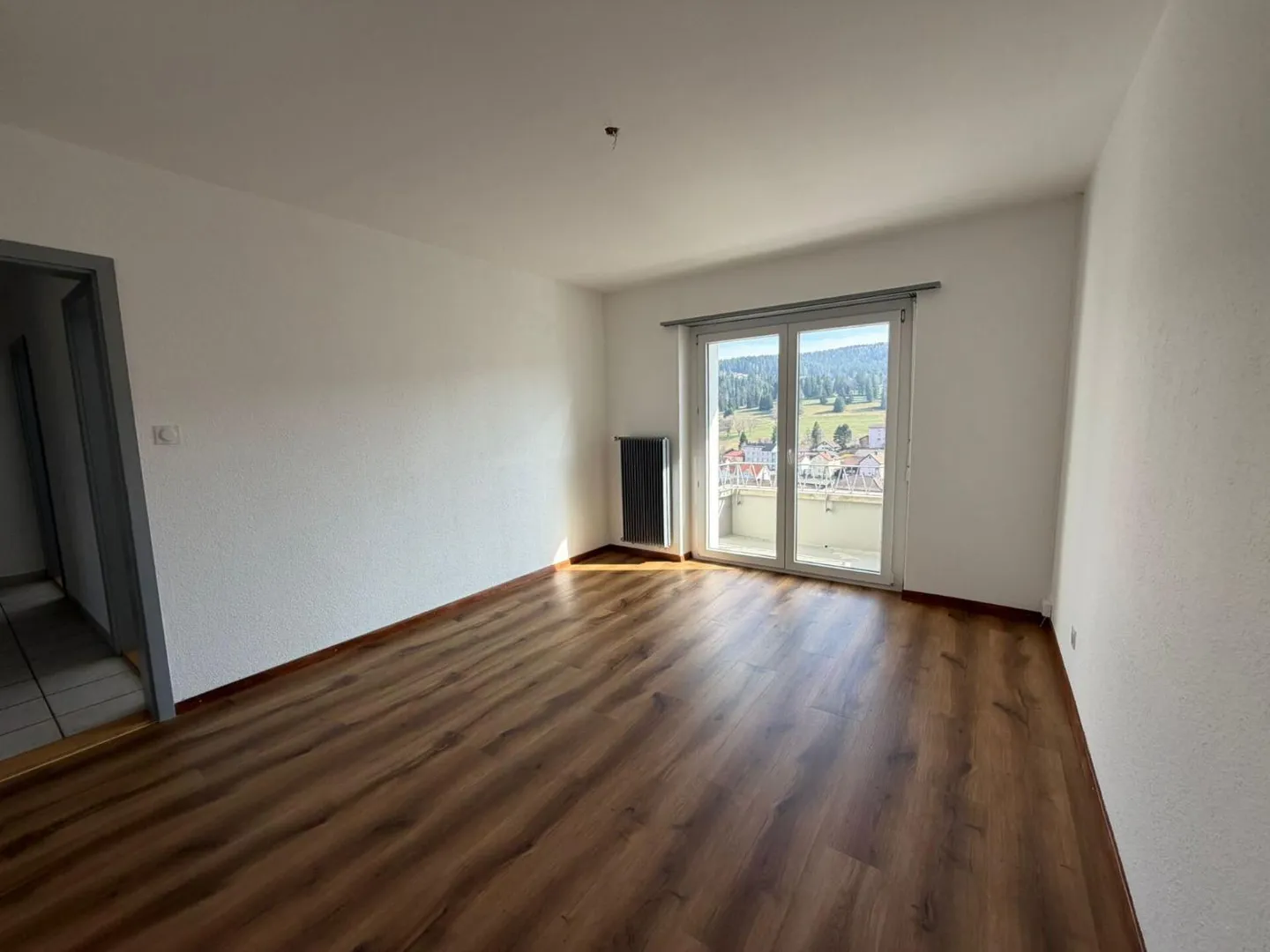 Appartement rénové 4.5 pièces - Photo 3 sur 7