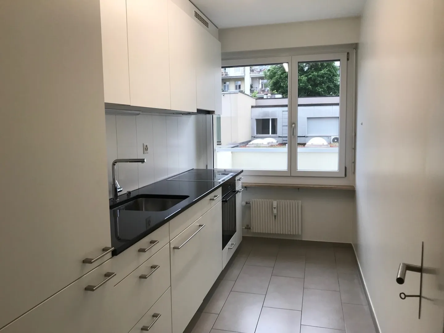 RENT WITHOUT DEPOSIT - Central, modern and flooded with light - Photo 2 of 5