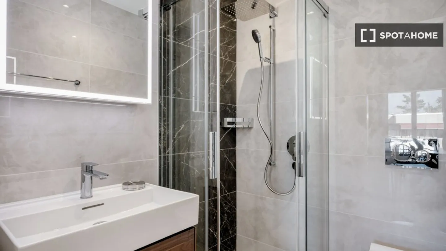 Entdecke, besichtige und miete dein neues Zuhause online mit vollem Vertrauen. - Foto 12 von 18