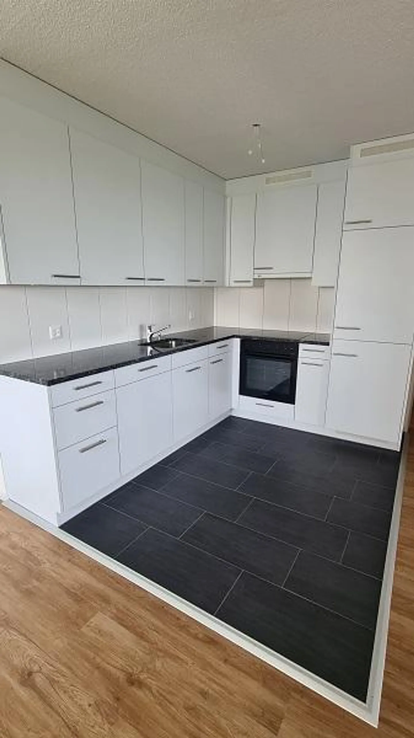 Geräumige Wohnung mit Balkon - Foto 4 von 9