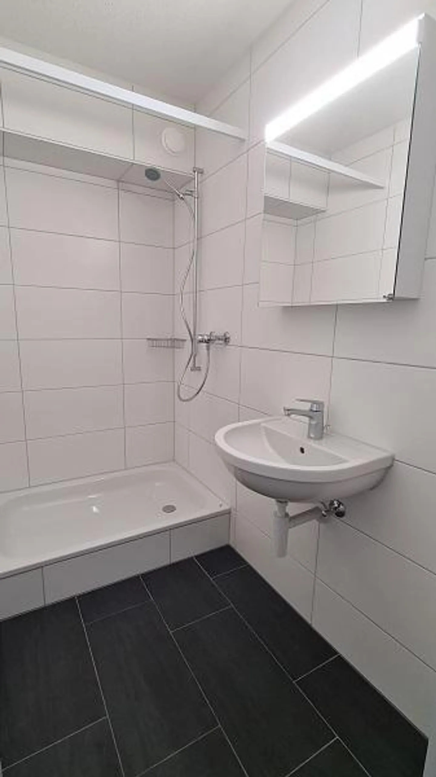 Geräumige Wohnung mit Balkon - Foto 5 von 9