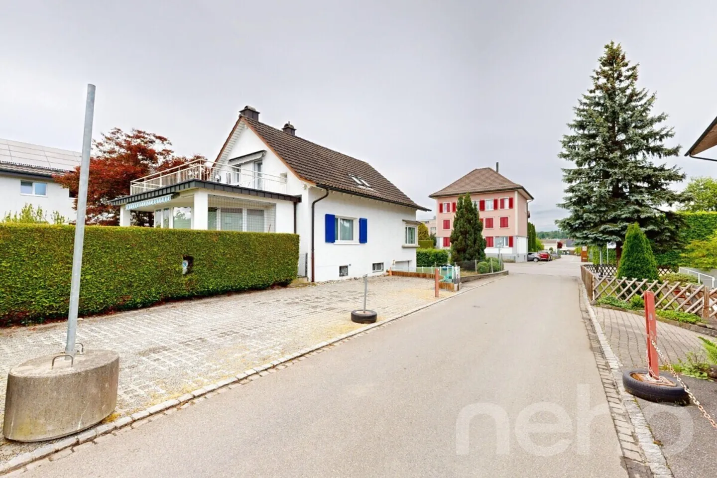 Well-maintained 5.5-room single-family home with beautiful garden in Niederuzwil - Photo 2 of 12