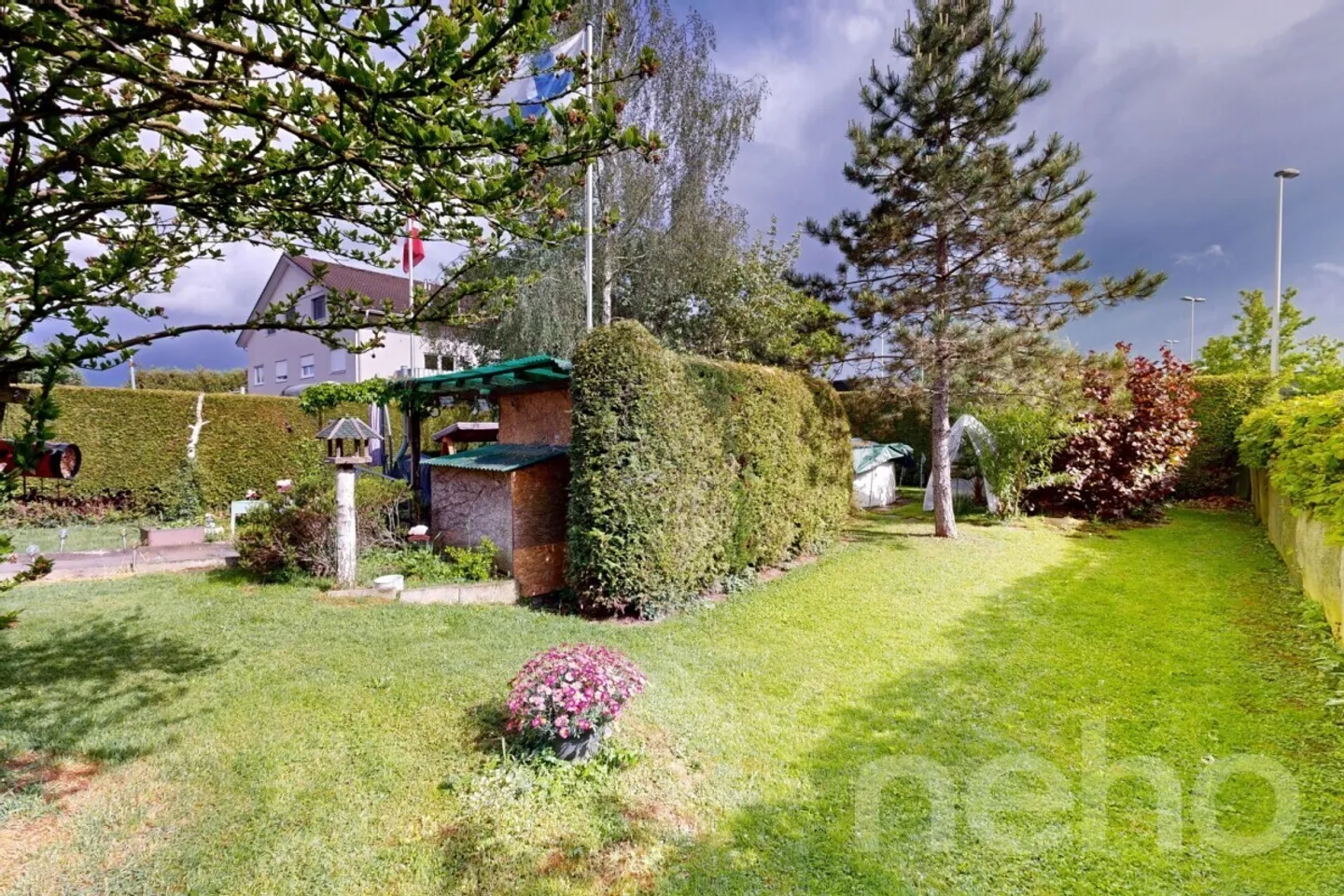 Well-maintained 5.5-room single-family home with beautiful garden in Niederuzwil - Photo 4 of 12