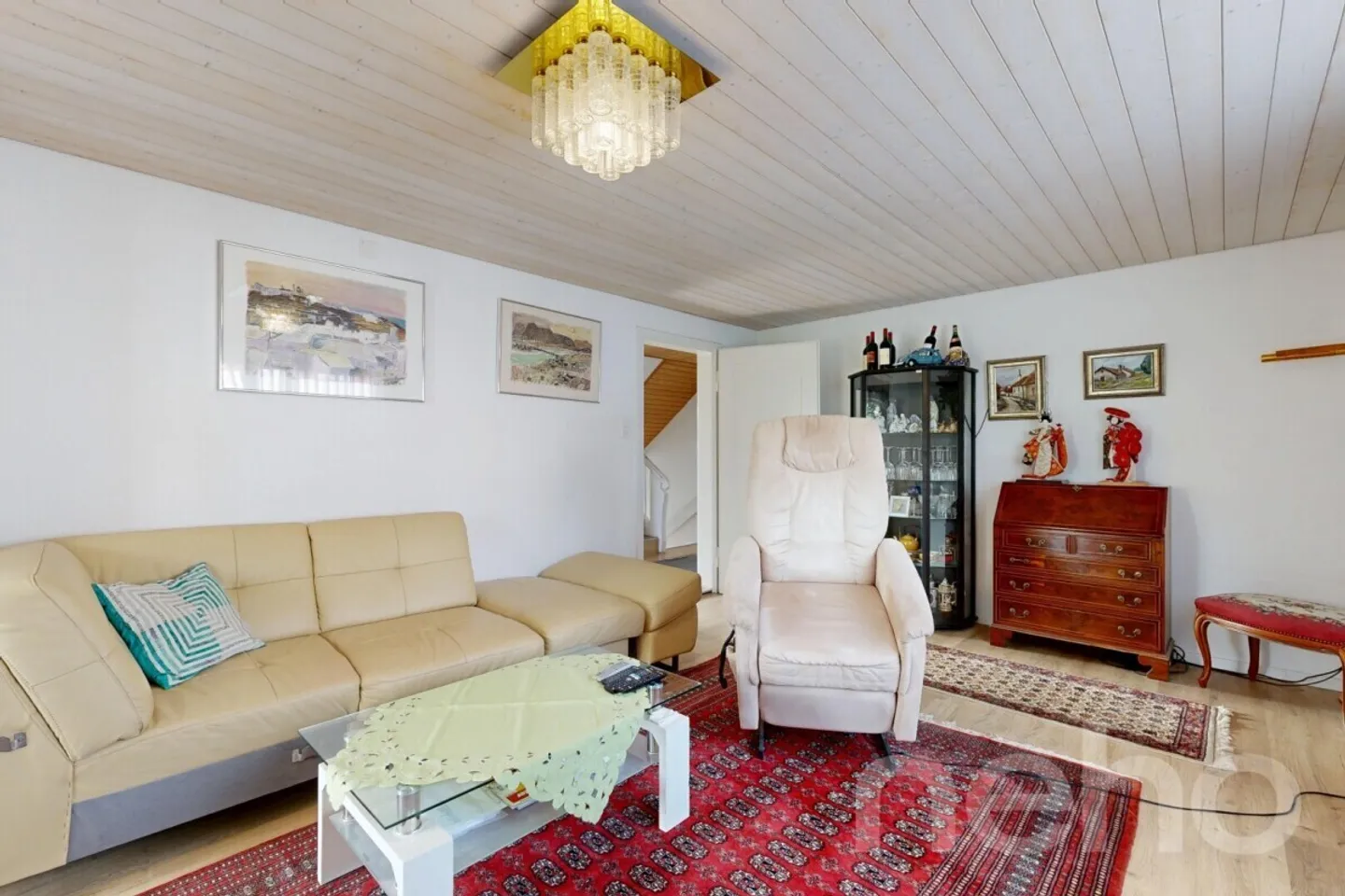 Well-maintained 5.5-room single-family home with beautiful garden in Niederuzwil - Photo 7 of 12