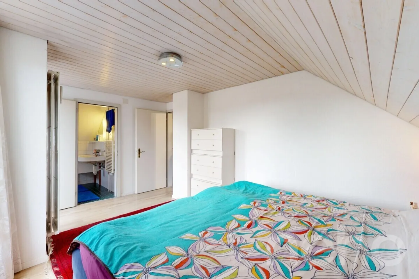 Well-maintained 5.5-room single-family home with beautiful garden in Niederuzwil - Photo 9 of 12